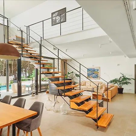 Comfortable And Spacious House Near Appartamento Rogoznica (Sibenik-Knin)