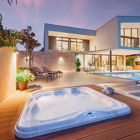 Comfortable And Spacious House Near *