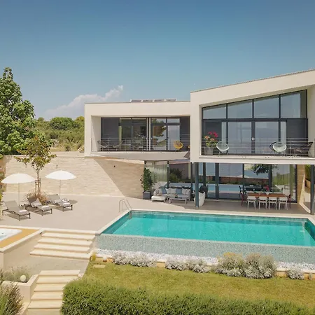 Comfortable And Spacious House Near Appartamento Rogoznica (Sibenik-Knin)