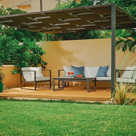 Comfortable And Spacious House Near
